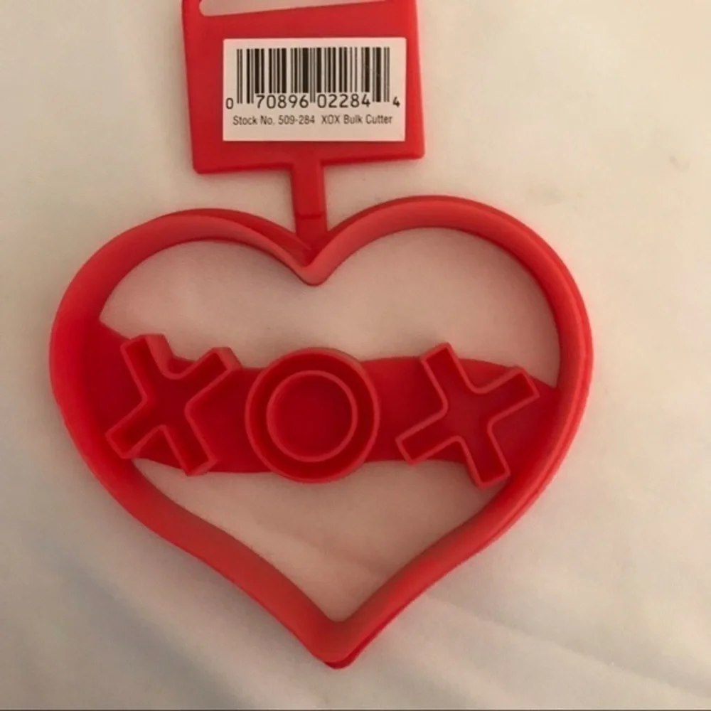 Wilton 1994 Heart Mini Cake Pan, 2 Cookie Cutters, Heart Cookie Cutters